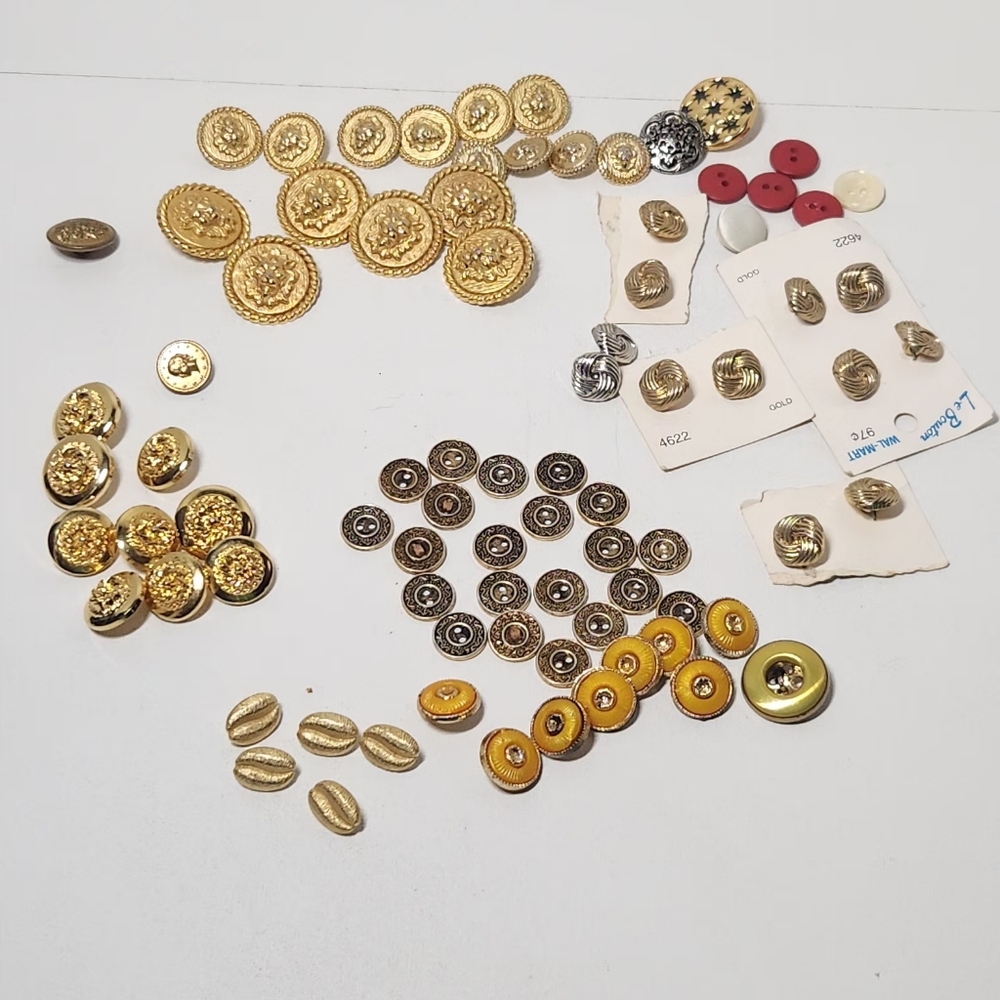 Vintage Buttons Metal/plastic Goldtone